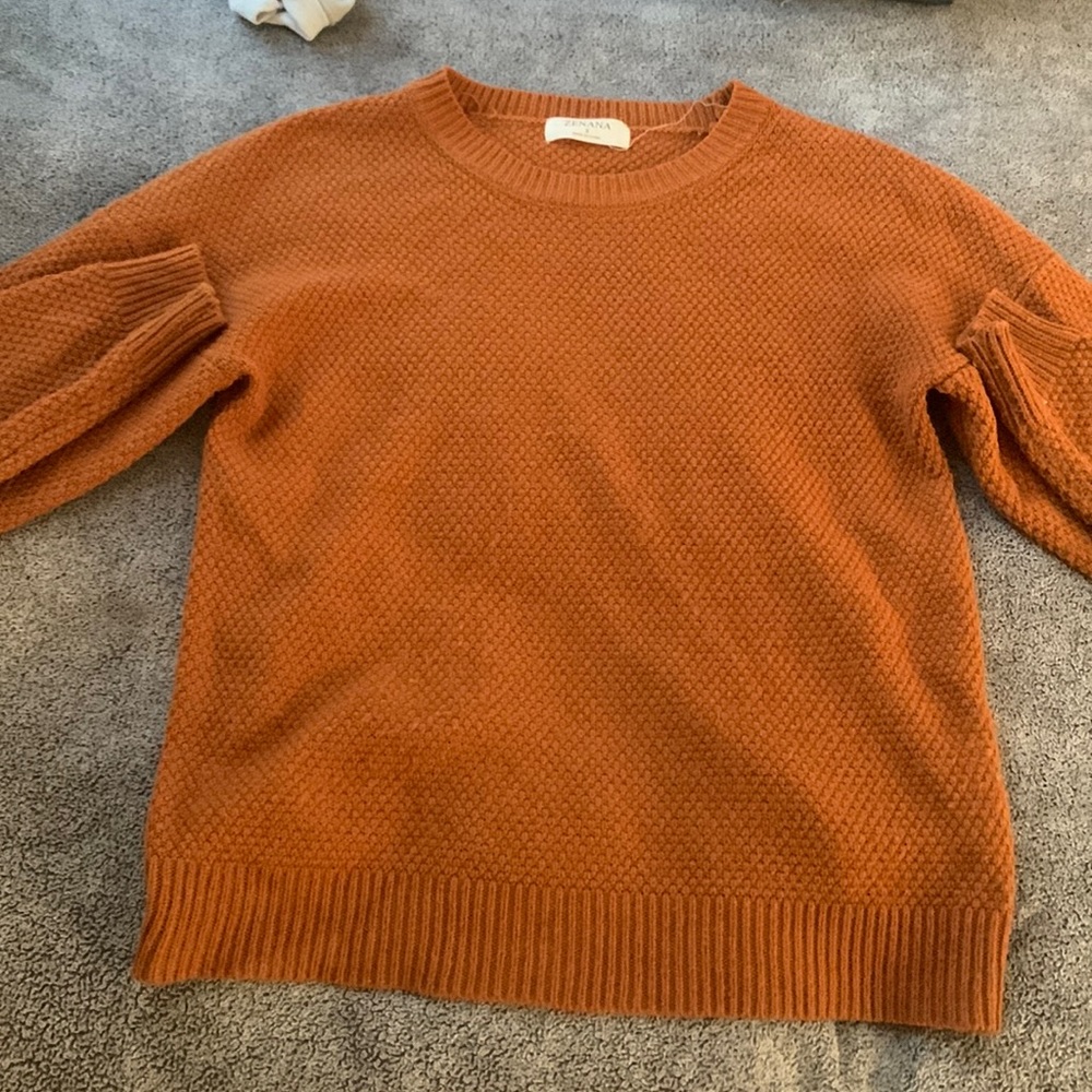 Zenana sweater slightly used and has no holes in it